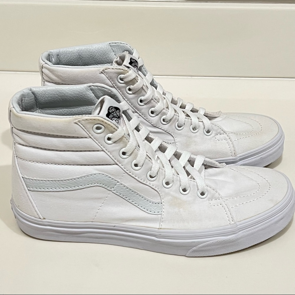Vans unisex white hightops canvas and leather, size 8 Men’s/9.5 Women’s, EUC